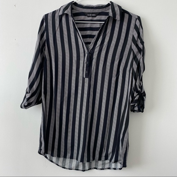 Brody Myles Grey And Black Vertical Stripes V Neck Top Size Small - Picture 8 of 10
